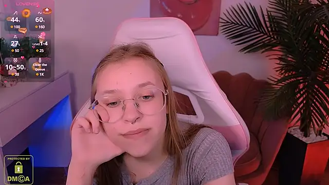 Snapshot of LayriantaVee chatting on March 16, 10:22 am LayriantaVee online show from March 16, 10:22 am