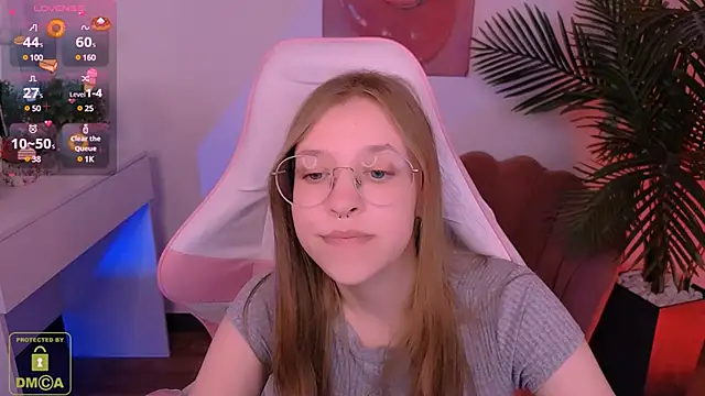 Snapshot of LayriantaVee chatting on March 16, 1:27 pm LayriantaVee online show from March 16, 1:27 pm