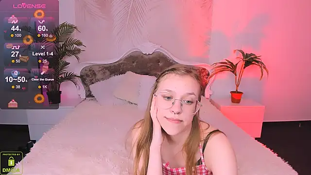 Snapshot of LayriantaVee chatting on March 18, 10:14 am LayriantaVee online show from March 18, 10:14 am