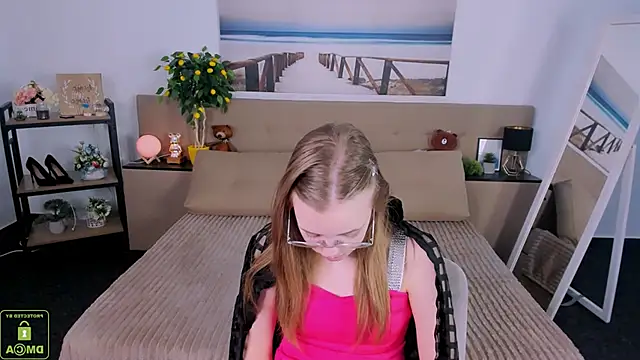 Snapshot of LayriantaVee chatting on March 22, 1:41 pm LayriantaVee online show from March 22, 1:41 pm