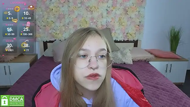 Snapshot of LayriantaVee chatting on October 1, 5:57 am LayriantaVee online show from October 1, 5:57 am