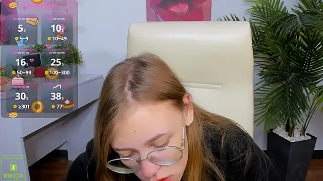 Snapshot of LayriantaVee chatting on October 6, 6:00 am LayriantaVee online show from October 6, 6:00 am