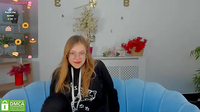 Snapshot of LayriantaVee chatting on October 7, 6:21 am LayriantaVee online show from October 7, 6:21 am