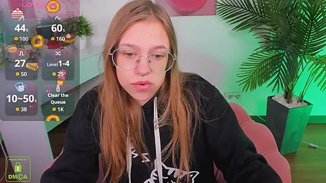 Snapshot of LayriantaVee chatting on October 8, 6:22 am LayriantaVee online show from October 8, 6:22 am