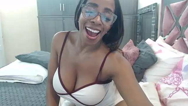 Snapshot of Ginachaudex chatting on July 11, 1:19 am Ginachaudex online show from July 11, 1:19 am