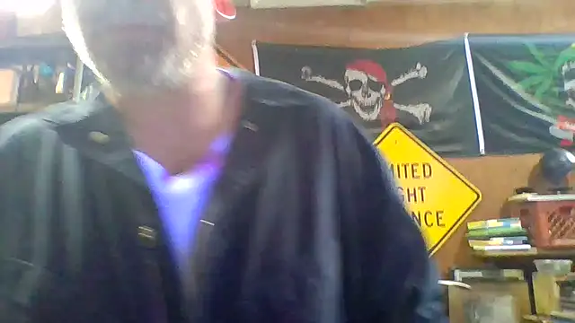 Snapshot of clitstitsandbongrips chatting on March 12, 5:28 pm clitstitsandbongrips online show from March 12, 5:28 pm