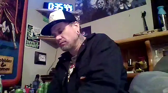 Snapshot of clitstitsandbongrips chatting on March 20, 12:11 pm clitstitsandbongrips online show from March 20, 12:11 pm