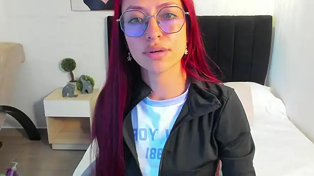 Snapshot of Scarlett__bell chatting on September 19, 1:34 pm Scarlett bell online show from September 19, 1:34 pm