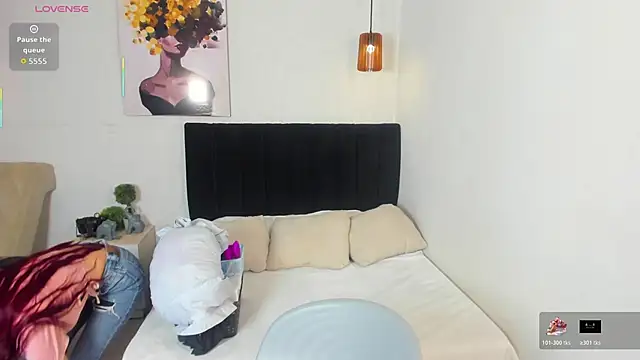 Snapshot of Scarlett__bell chatting on October 27, 1:15 pm Scarlett bell online show from October 27, 1:15 pm