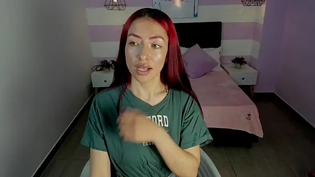 Snapshot of Scarlett__bell chatting on November 18, 2:32 pm Scarlett bell online show from November 18, 2:32 pm