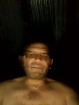 Snapshot of RogueTraveler chatting on January 17, 4:17 am RogueTraveler online show from January 17, 4:17 am