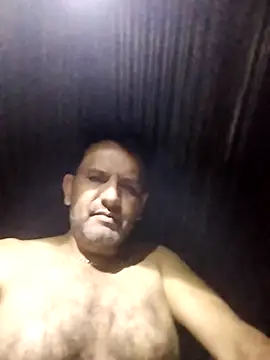 Snapshot of RogueTraveler chatting on January 18, 2:48 am RogueTraveler online show from January 18, 2:48 am