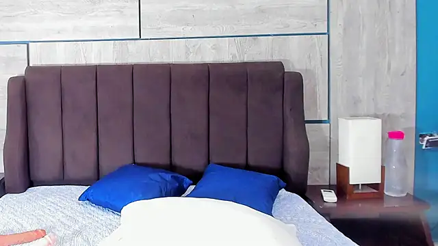 ZaritaLenon online show from November 19, 8:53 pm