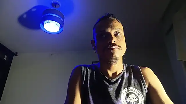 Snapshot of villanocat chatting on May 9, 3:34 am villanocat online show from May 9, 3:34 am