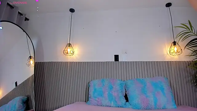 valentina lux online show from June 18, 7:18 pm