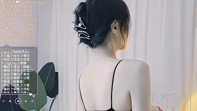 Roseonly  online show from March 19, 1:29 pm