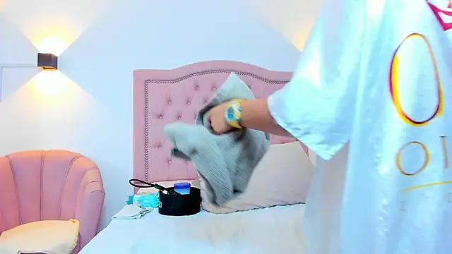 Snapshot of JulieeHabubu chatting on September 24, 4:49 am JulieeHabubu online show from September 24, 4:49 am