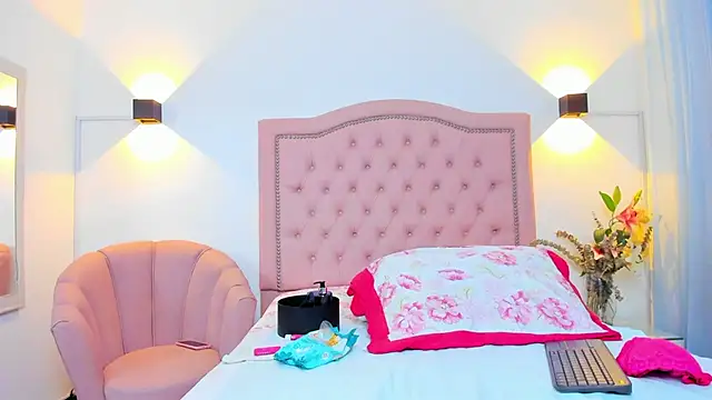 Snapshot of JulieeHabubu chatting on October 24, 3:25 am JulieeHabubu online show from October 24, 3:25 am