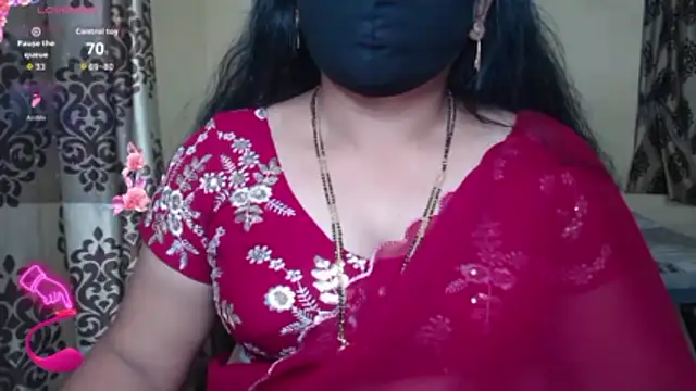 Snapshot of Queen_sakshi chatting on November 25, 6:19 pm Queen sakshi online show from November 25, 6:19 pm