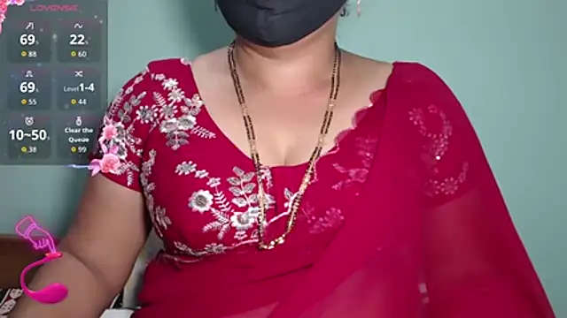 Snapshot of Queen_sakshi chatting on December 3, 7:01 pm Queen sakshi online show from December 3, 7:01 pm