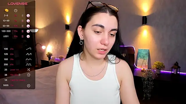 hannacheekss  online show from January 28, 5:11 am