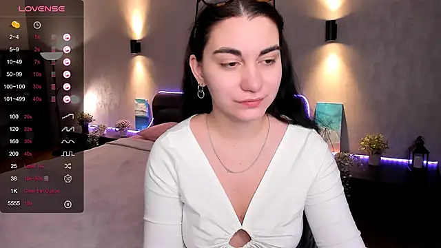 hannacheekss  online show from February 12, 1:52 am