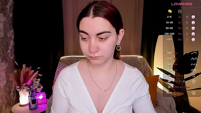 hannacheekss  online show from February 6, 1:54 am