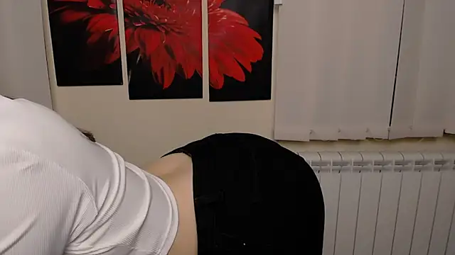 Snapshot of AliceSexyyy_ chatting on December 9, 4:05 pm AliceSexyyy  online show from December 9, 4:05 pm