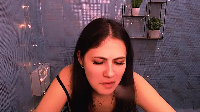 Snapshot of AliceSexyyy_ chatting on December 11, 10:27 pm AliceSexyyy  online show from December 11, 10:27 pm