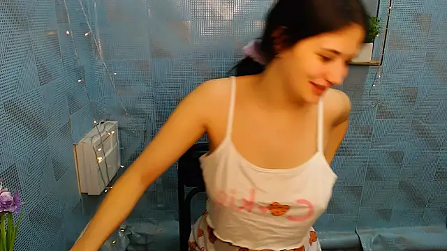 Snapshot of AliceSexyyy_ chatting on December 21, 2:09 am AliceSexyyy  online show from December 21, 2:09 am