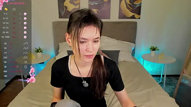 Emily Strikeee online show from November 7, 10:04 am