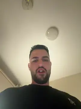 Snapshot of HornyDaddy6inch chatting on March 29, 12:32 am HornyDaddy6inch online show from March 29, 12:32 am