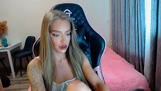 lonely dreamm online show from February 2, 10:13 am