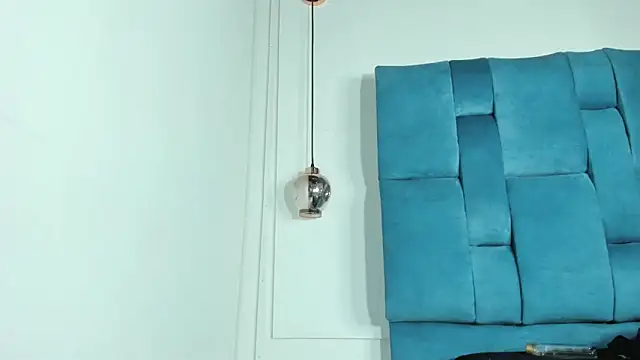 mia  fernandez online show from March 23, 7:07 pm