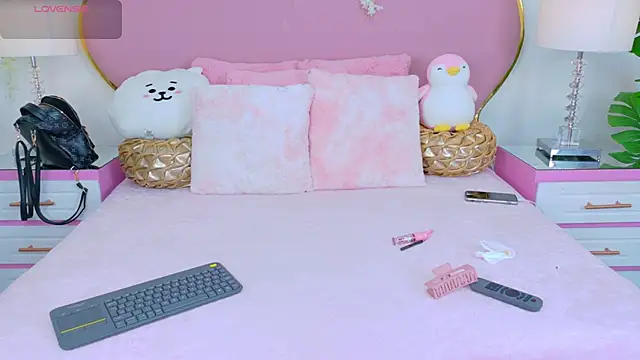 NahiaraReina online show from October 21, 1:01 pm