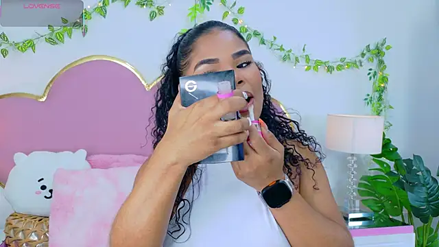 NahiaraReina online show from October 25, 1:18 pm