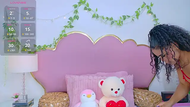 NahiaraReina online show from November 28, 1:25 pm