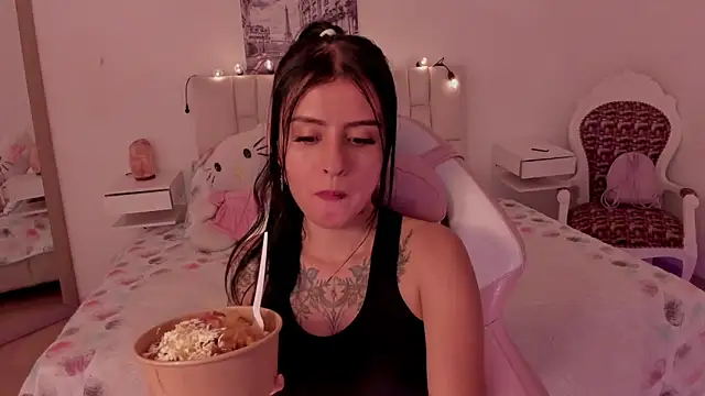 yenny garcia online show from February 4, 6:47 pm