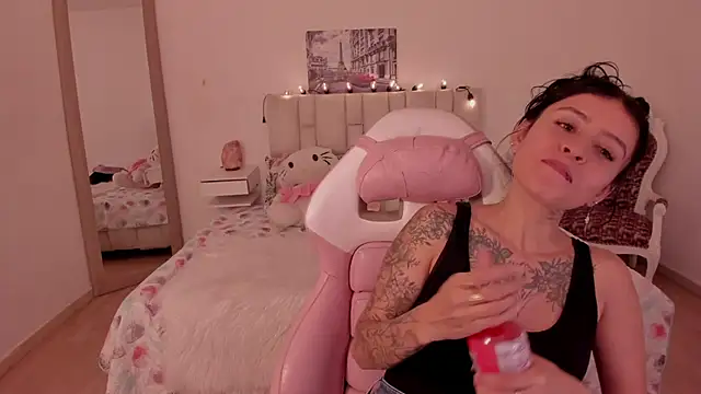 yenny garcia online show from February 11, 6:24 pm