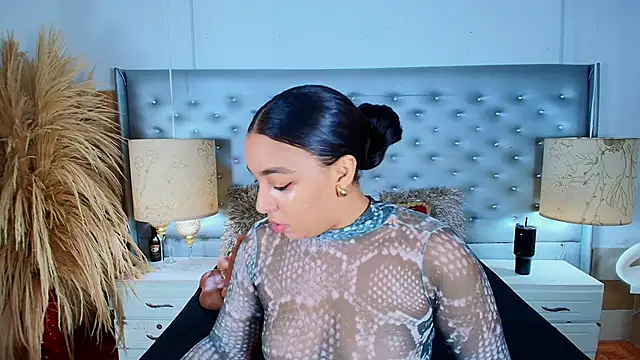 EileenBenzon online show from February 24, 2:48 pm