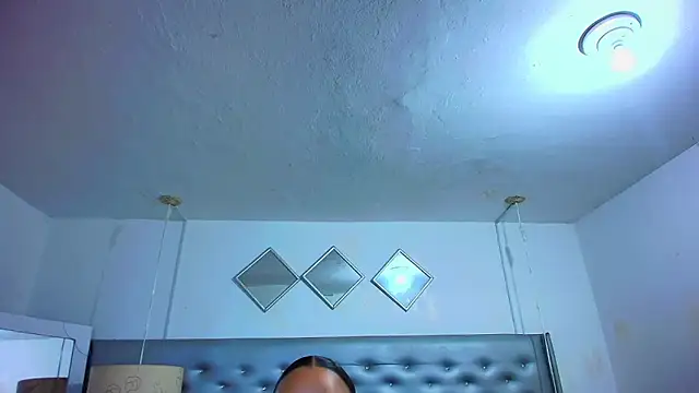 EileenBenzon online show from March 31, 5:41 am