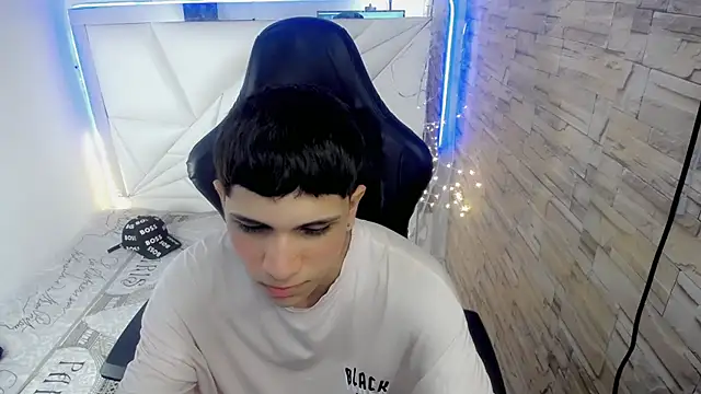 Brayan lopezz online show from December 4, 1:53 pm