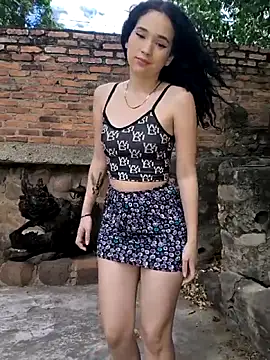 sweet outdoor charm online show from October 8, 7:33 pm