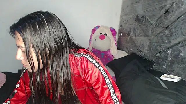 Snapshot of skinny_sweet2411 chatting on February 6, 1:21 am skinny sweet2411 online show from February 6, 1:21 am