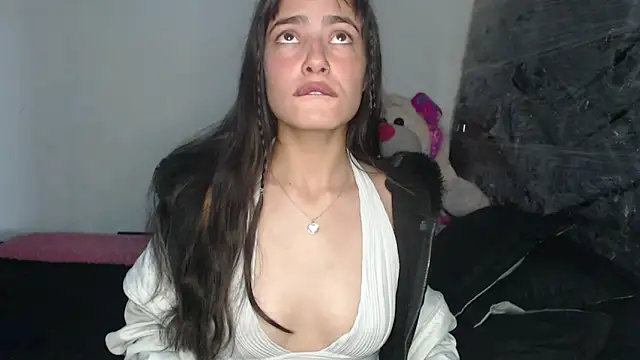 Snapshot of skinny_sweet2411 chatting on March 2, 1:18 pm skinny sweet2411 online show from March 2, 1:18 pm