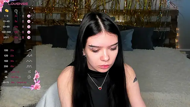 Snapshot of SweetyDeviliya chatting on February 5, 9:25 am SweetyDeviliya online show from February 5, 9:25 am