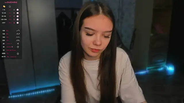 Snapshot of SweetyDeviliya chatting on December 4, 2:21 am SweetyDeviliya online show from December 4, 2:21 am