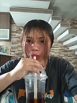 Snapshot of Elsa_sweet chatting on June 1, 8:32 pm Elsa sweet online show from June 1, 8:32 pm
