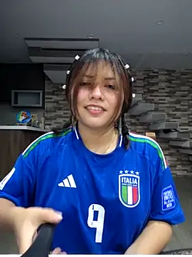 Snapshot of Elsa_sweet chatting on June 15, 1:19 am Elsa sweet online show from June 15, 1:19 am