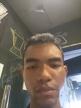 Reynold2608 online show from May 14, 10:05 pm